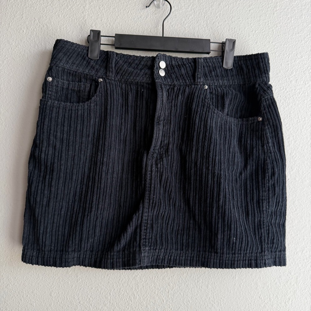BDG Urban Outfitters Black  Corduroy Mini Skirt Size L (E)